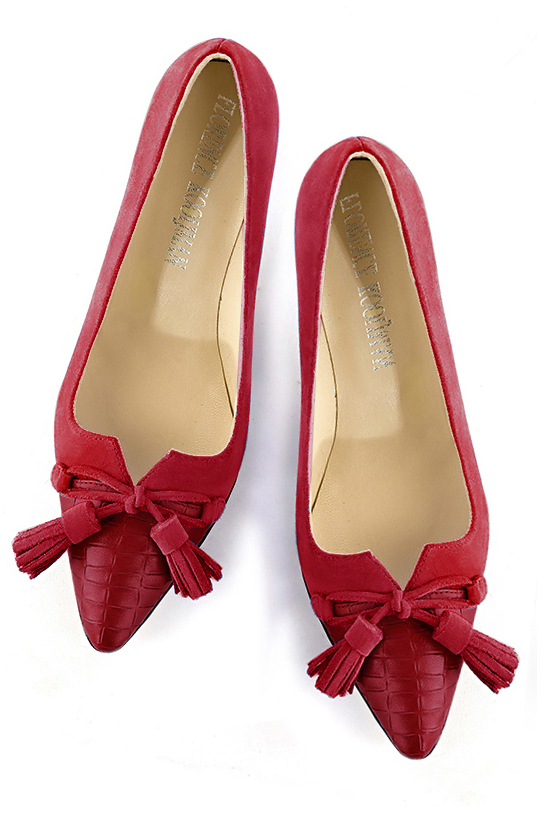 Cardinal red women's dress pumps, with a knot on the front. Tapered toe. Medium spool heels. Top view - Florence KOOIJMAN